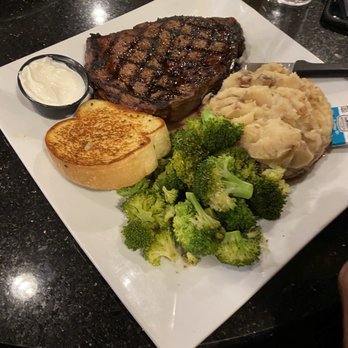 Verde Lounge - Ribeye steak, mashed potatoes & broccoli - American Near Me - Sioux Falls, South Dakota