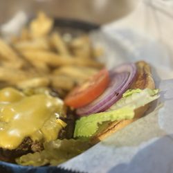 Hunny’s Cafe and Wine Bar - Cheeseburger w/fries