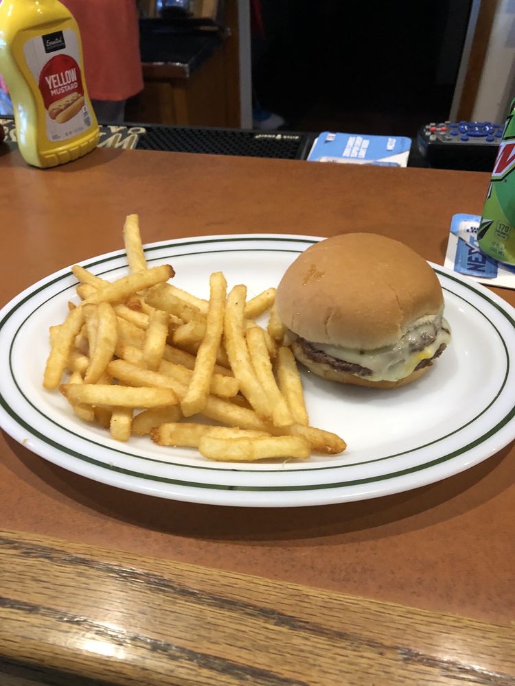 HILLTOP BAR AND GRILL OF GRANTON Updated September 2024 W2860 US