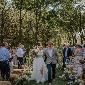 Bella Blue Bottoms - Venues & Event Spaces Near Me - Benton, Wisconsin