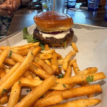 Celebration Brewing Company - Brewhouse Burger - Breweries Near Me - Celebration, Florida