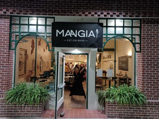 Mangia - Eat on Main by null