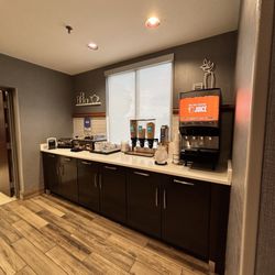 Hampton Inn Haverhill - Breakfast pastry area