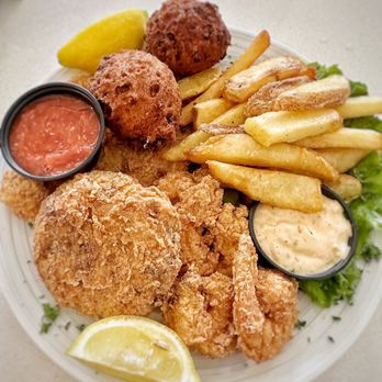 Sheraton Norfolk Waterside Hotel - Fried Seafood Platter - Hotels Near Me - Norfolk, Virginia Sheraton Norfolk Waterside Hotel - Fried Seafood Platter - Hotels Near Me - Norfolk, Virginia