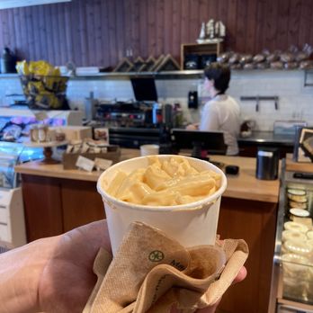 Beecher's Handmade Cheese - World's Best Mac and Cheese Large - Cheese Shops Near Me - Seattle, Washington