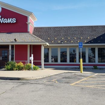 Bob Evans - the front of the restaurant - Breakfast & Brunch Near Me - Marion, Illinois