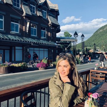 Earls Kitchen + Bar - Earls kitchen outside area - Canadian (New) Near Me - Banff, Alberta Earls Kitchen + Bar - Earls kitchen outside area - Canadian (New) Near Me - Banff, Alberta