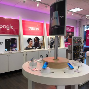 T-Mobile - Service floor - Mobile Phones Near Me - Tempe, Arizona