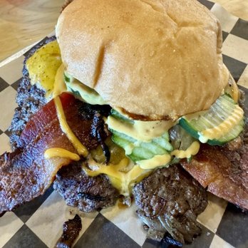 Smash Bros Bistro - Usually, I toss 1/2 of the bun on a burger. Not today! Love the oversized nature of what goes between those buns. Ample! - Salad Near Me - Fresno, California