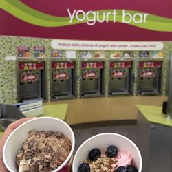 Menchies Frozen Yogurt - Froyooooo
