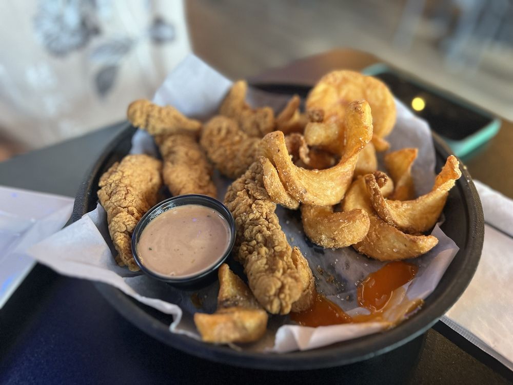 DAWG HOUSE BAR AND GRILL Updated October 2024 36 Photos & 12