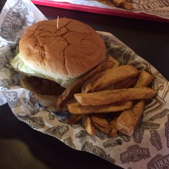 La Cabaña Smokehouse - Pulled pork sandwich - American Near Me - Chihuahua, CHH La Cabaña Smokehouse - Pulled pork sandwich - American Near Me - Chihuahua, CHH