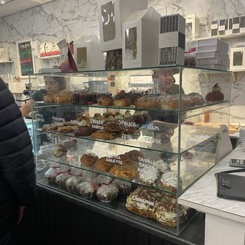 Karat Chocolate - Pastries - Chocolatiers & Shops Near Me - Kelowna, British Columbia