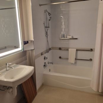 The Summit Hotel - Bathroom - Hotels Near Me - Cincinnati, Ohio