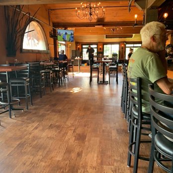 The Foundry at Summit Pond - Bar area - American Near Me - Killington, Vermont The Foundry at Summit Pond - Bar area - American Near Me - Killington, Vermont