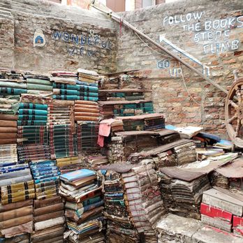 Libreria Acqua Alta - Bookstores Near Me - Venezia, VE Libreria Acqua Alta - Bookstores Near Me - Venezia, VE