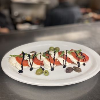 Sapore D'Italia - CAPRESE SALAD - Italian Near Me - Madera, California Sapore D'Italia - CAPRESE SALAD - Italian Near Me - Madera, California