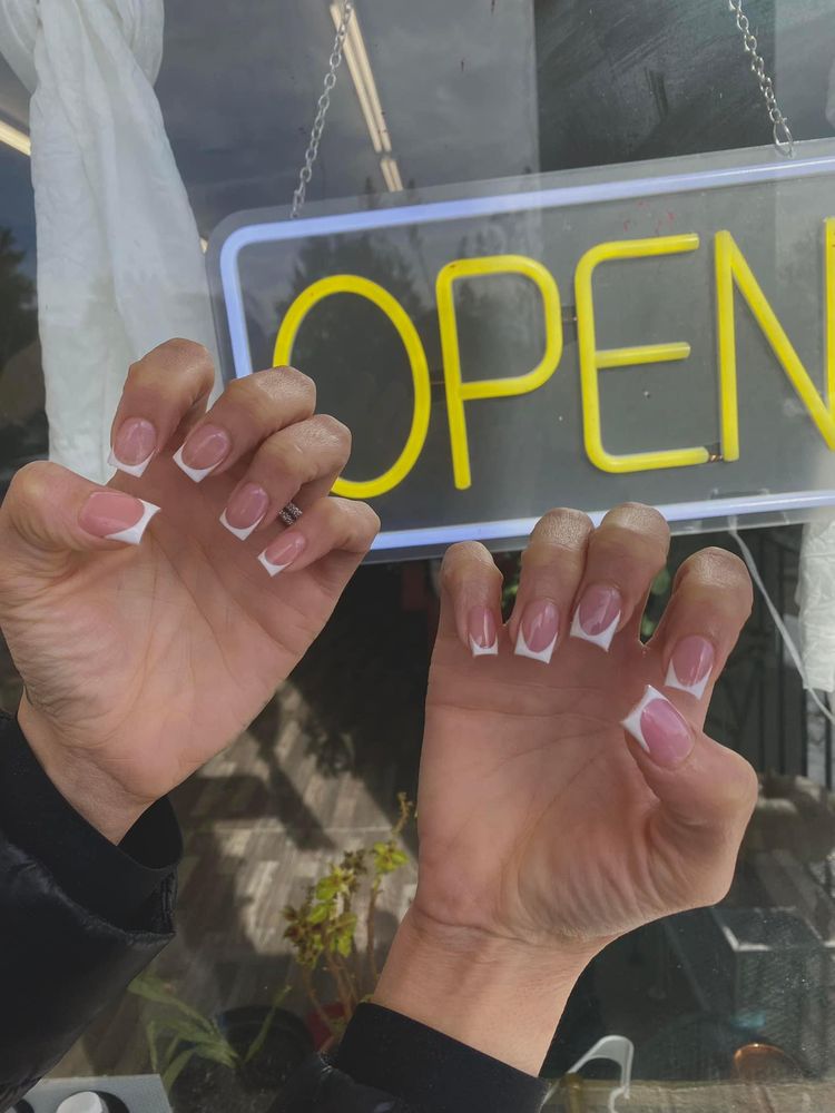 PRESSED BY JAZMIN Updated August 2024 129 Seminole Plz, Madison