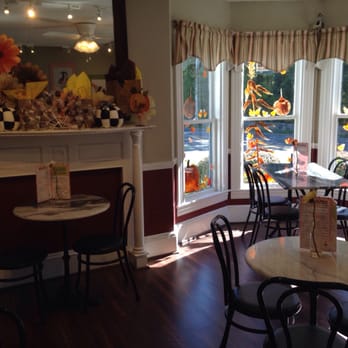 Hilliards Chocolates - Ice cream seating area - Candy Stores Near Me - North Easton, Massachusetts