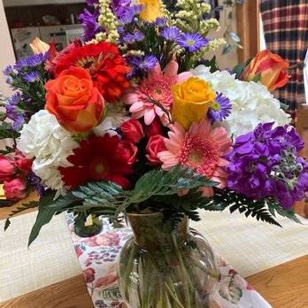 Agnew Florist - Hand Selected Bouquet For Mom; Summer Birthday Bouquet - Florists Near Me - Watertown, Connecticut