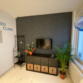 Moveo Clinic - La salle d'attente du centre médical Moveo Clinic de Molenbeek. Très content du service ! - Medical Centers Near Me - Molenbeek-Saint-Jean, BRU Moveo Clinic - La salle d'attente du centre médical Moveo Clinic de Molenbeek. Très content du service ! - Medical Centers Near Me - Molenbeek-Saint-Jean, BRU