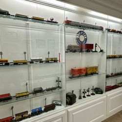 Depot Inn & Suites - More railroad memorabilia
