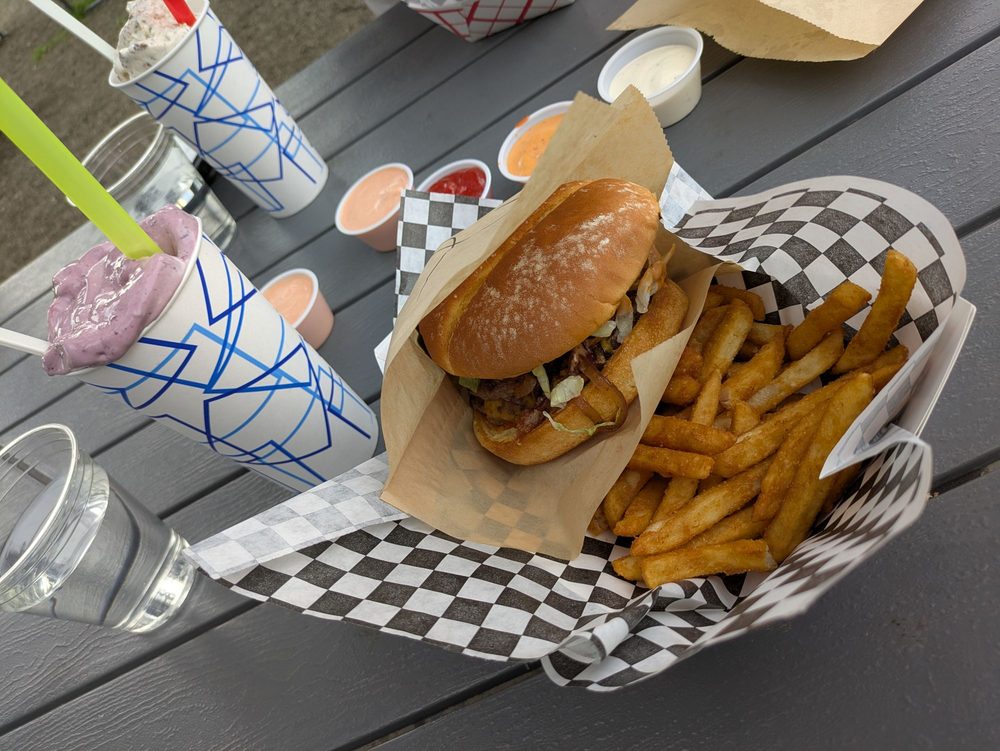 Thunder Mountain Burgers Logo