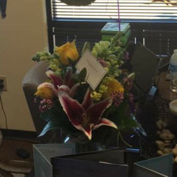 AZ Florist - This is what you pay 70 dollars for find a better florist if you want money well spend very disappointed in this place - Florists Near Me - Phoenix, Arizona AZ Florist - This is what you pay 70 dollars for find a better florist if you want money well spend very disappointed in this place - Florists Near Me - Phoenix, Arizona