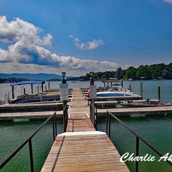 Tiff's - Lake view - Bars Near Me - Huddleston, Virginia