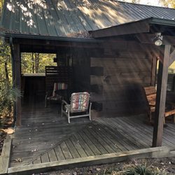 Tellico Cabins - Hot tub area