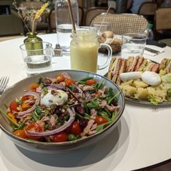 DS Café Victor Hugo - Nicoise Salad and Turkey Club.