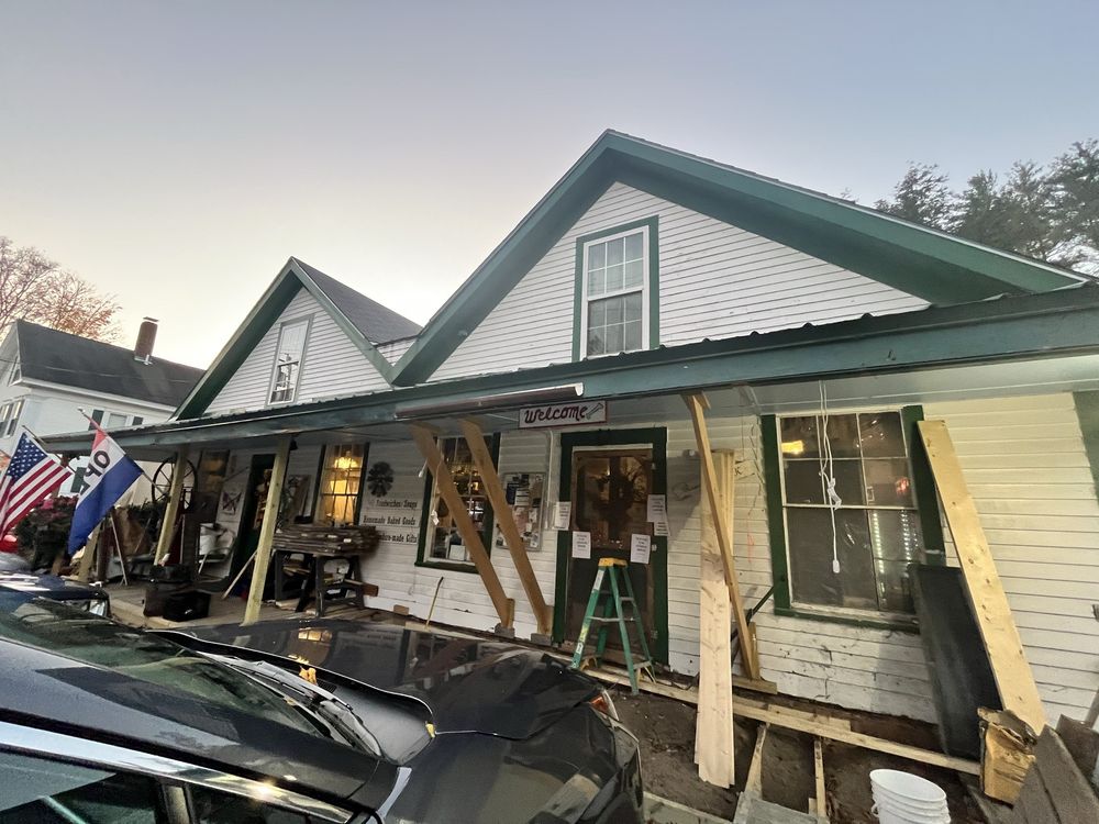 Rumney Village Store And Bird Dog Cafe Logo