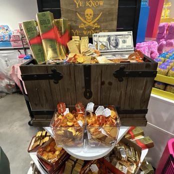 IT'SUGAR - Candy Stores Near Me - Universal City, California