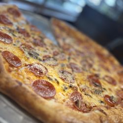Pizza Joint Evans - Pepperoni