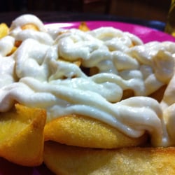 Cervecerias Chus - Patatas bravas con all i oli.