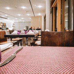 Scala - Fast leeres Restaurant aus der Ecke