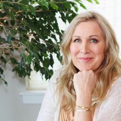 Melanie Sargent, Life Coach & Hypnotherapist - I'm ready to help guide you with the modalities of hypnotherapy and life coaching, & other tools, into the fearless authentic person you are