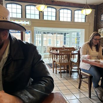 Amy's Cafe - Beautiful dining room - New American Near Me - Falmouth, Virginia