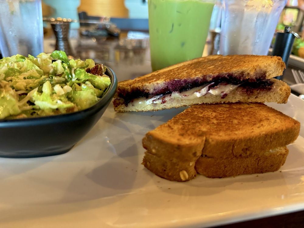 Luna's Coffee Wine and Butterfly Cafe