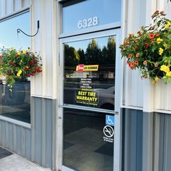 Les Schwab Tire Center