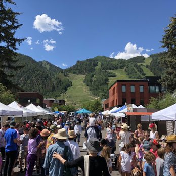 Aspen Saturday Market - a crowd of people walking through the market - Farmers Market Near Me - Aspen, Colorado Aspen Saturday Market - a crowd of people walking through the market - Farmers Market Near Me - Aspen, Colorado