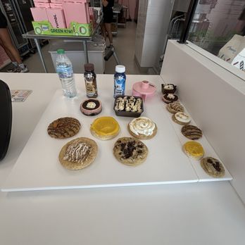 Crumbl - Independence - Bakeries Near Me - Independence, Missouri