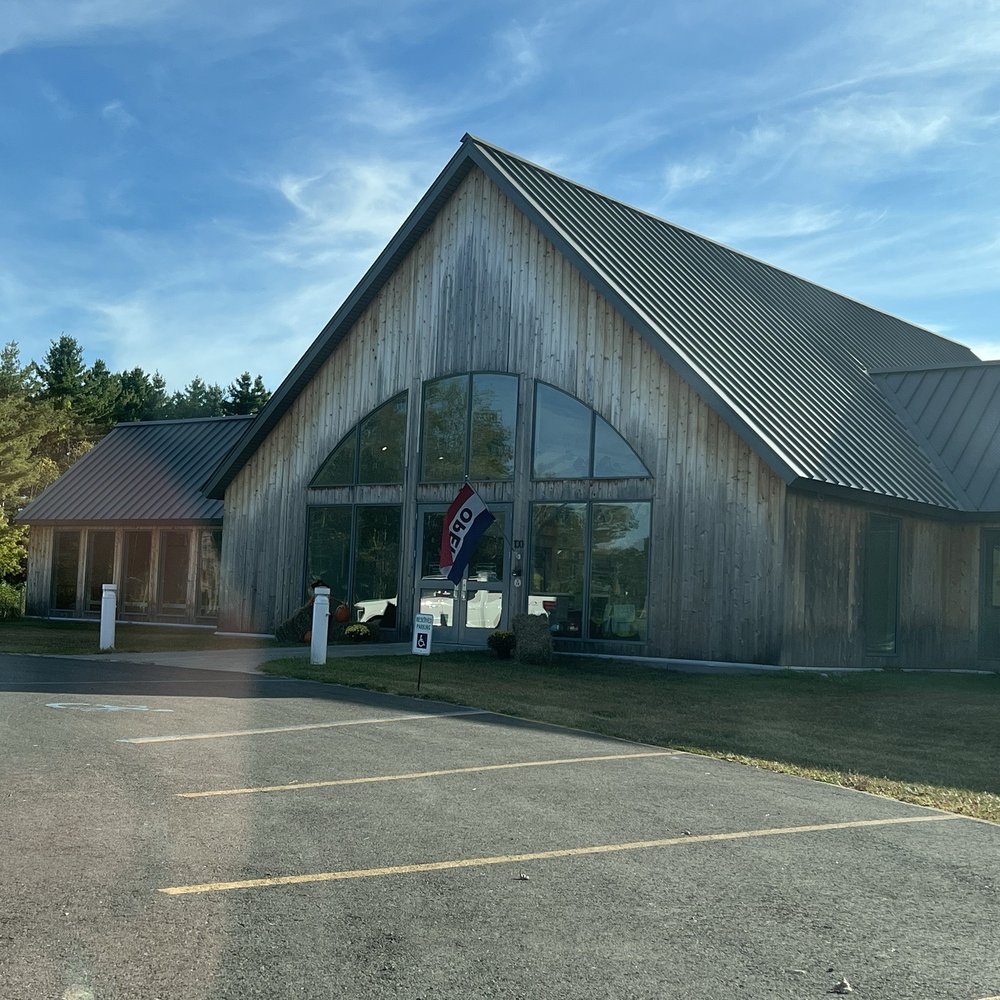 Clover Pond Vineyard - Wine Tasting Room Near Me - Altamont, New York