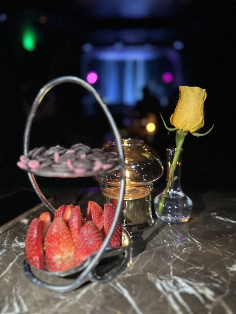 EASY S COCKTAIL LOUNGE Updated December 2024 171 Photos 47