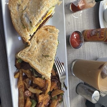 Brunch 101 - Sandwich with home fries - Breakfast & Brunch Near Me - Cathedral City, California