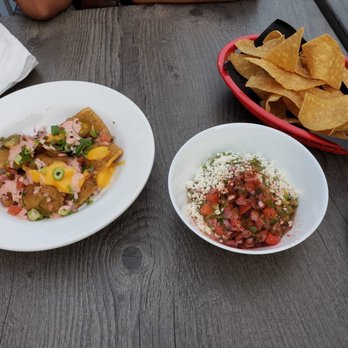Drinkeria - two plates of mexican food on a picnic table - Mexican Near Me - Sainte-Julie, Quebec