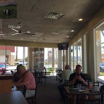 Round Table Pizza - Dining area - Pizza Near Me - Las Vegas, Nevada Round Table Pizza - Dining area - Pizza Near Me - Las Vegas, Nevada