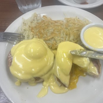 Eggs N Things - Eggs Benedict with hash browns - Breakfast & Brunch Near Me - Ventura, California