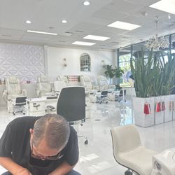 Utopia Nail & Spa - Tom is still the best in business!