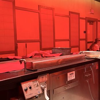 Benihana - No tidy whatsoever - Sushi Bars Near Me - Downey, California
